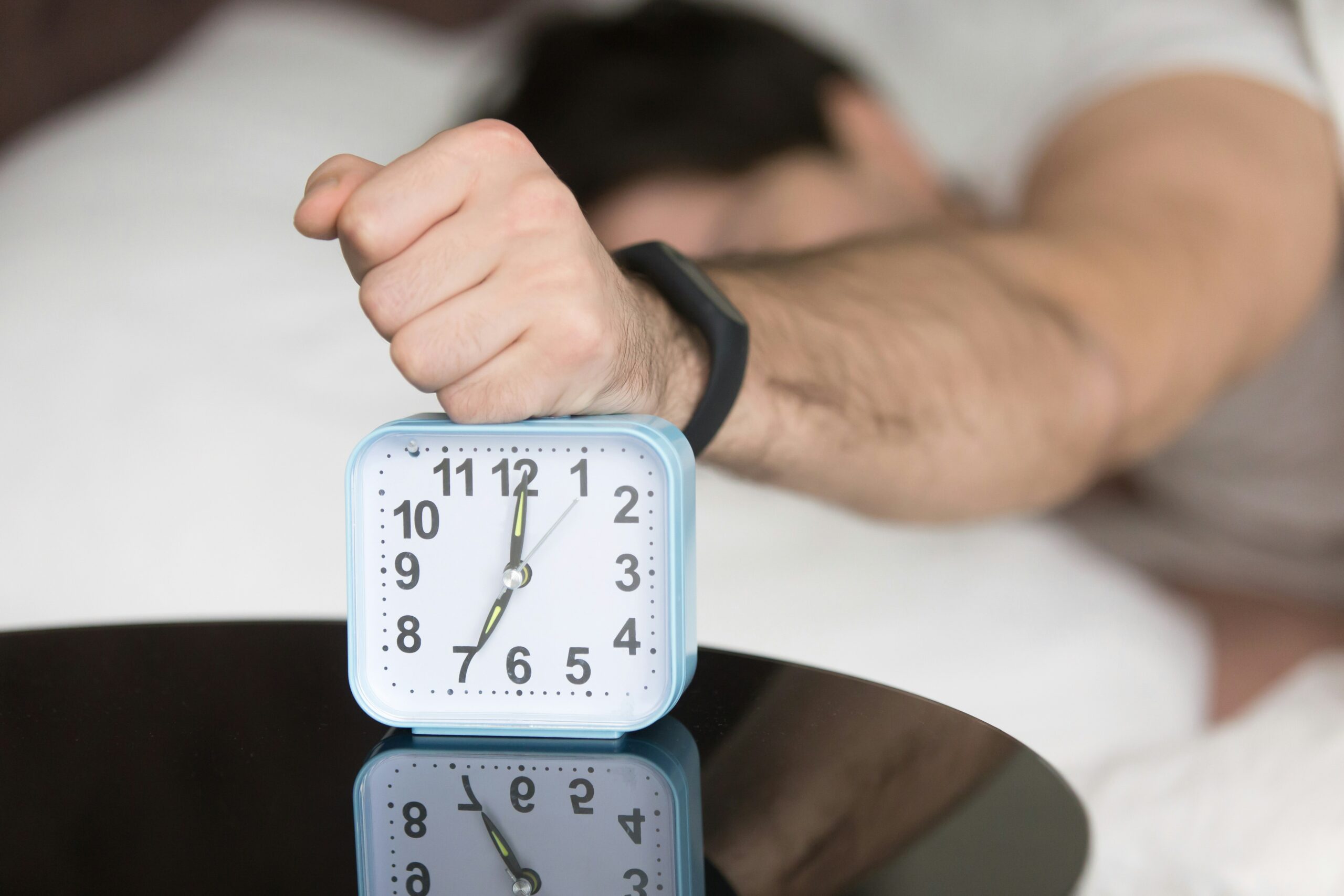 Health Hack 5 Powerful Ways a Digital Detox Boosts Sleep & Resets Your Circadian Rhythm